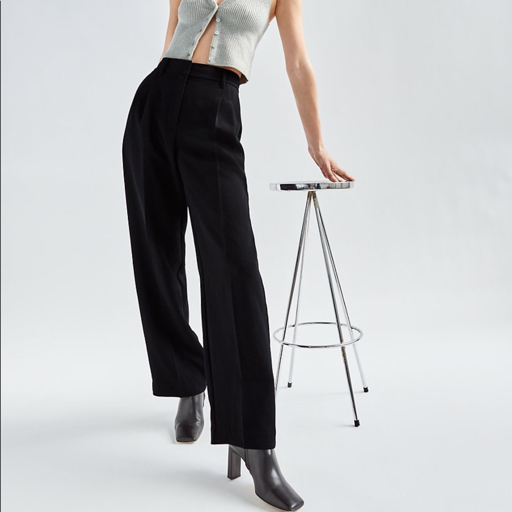Aritzia Effortless pants NWT Sz 12